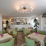 Diplomatic Hotell 3*
